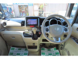 運転席から見た俯瞰図です!ドライバーが操作しやすいよう配置されています♪