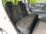 後部座席も気になるようなキズ・汚れやへたり等、大きなダメージはなく、良好な状態です。