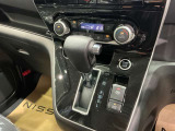 電動パーキンングにオートブレーキホールド付き。信号待ちやチケットを取る時に便利です。