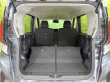普段のお買い物や通勤、送迎等に十分な荷室スペースを確保しております。セカンドシートを倒すと、大きな荷物の積載も可能です♪