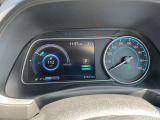 視認性の高いメーター類、安全運転に努められます。