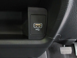 便利な充電用USBジャックも付いています☆周辺機器の充電にご利用頂けます☆