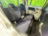 後部座席も気になるようなキズ・汚れやへたり等、大きなダメージはなく、良好な状態です。