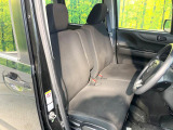 運転席シート廻りは使用感も少なく、良好な状態となっています。前オーナー様が丁寧に使っていたことがよくわかりますね。