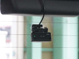 この車にはリアにもドライブレコーダーを装備しております◆映像・音声などを記録する自動車用の装置です。 もしもの事故の際の記録はもちろん、旅行の際の思い出としてドライブの映像を楽しむことができます。