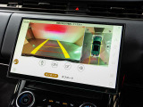 ボディの目立たない位置に設置された4台のデジタルカメラにより、車の周囲360度のオーバーヘッドビュー表示。それぞれのカメラを単独もしくは2か所表示することも可能。狭い場所や出入口なども安心できます!