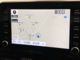 ディスプレイオーディオ装着車。ディスプレイとスマホを連携で、様々なアプリを使用できます。マップのアプリを繋げて、ナビゲーションとして使用できます。