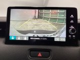 バックモニター付きで、車庫入れやバック時の後方確認をサポート。