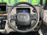 インテリアに合わせたデザインのステアリングは、運転される方のことも考え、運転しやすい形状、大きさです。是非一度、実際に触ってお確かめください。