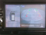 アラウンドビューモニターは自分の車を上空から見ているような画像で駐車場へ止められます♪日産独自のサポートシステムです♪