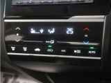 フルオートエアコン搭載。好みの温度に設定するだけで、風向や風量を自動でコントロール!いつでも快適な車内環境に。