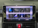 9型ナビゲーション付きです。バックカメラも付いて車庫入れ・駐車も安心です。Bluetooth対応機器を登録して快適な室内空間を実現できます。