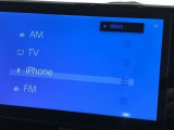 Bluetooth(ブルートゥース)接続機能付き。スマートフォンなどからお気に入りの音楽をワイヤレス再生できます。ドライブがさらに楽しくなりますね。