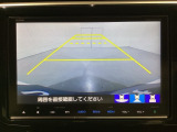 バックでの車庫入れも安心です! リアカメラが付いているバックモニター付のナビを装備しております。操作線もついており距離感も画面から確認できます。