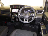運転席まわりです。 各操作スイッチは使いやすい位置に配置されてます。