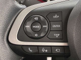 運転中、オーディオの操作をしてて、ハッとしたことはありませんか?ステアリングスイッチは、運転中でもハンドルでオーディオの操作が可能です。安全なドライブをサポートします。