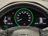 【メーターまわり】ドライバーから見やすい位置にあって安全運転に寄与します。マルチインフォメーションディスプレイでは、クルマに関する情報の確認はもちろん、各種安全機能・装備のON/OFFも設定可能。
