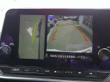 【アラウンドビューモニター】空から見下ろすような視点で、スムースな駐車と安全確認をサポートします。