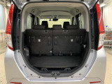 リアシートを倒すことによって、さらにラゲージスペースを広く使うことができ、とても便利です。