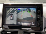 【アラウンドビューモニター】車両周辺をモニターで確認できて、駐車が苦手な人でもスムーズに駐車できます
