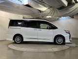 広々とした車内空間に優れた燃費性能。更にデザインも上質で人気のお車です!