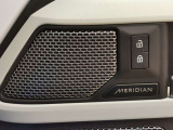 【MERIDIANサラウンドサウンド 】フロント/サイド/リアスピーカーとデュアルチャンネルサブウーファーを採用したMeridianサラウンドサウンドシステム