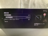 フォワードセンシングカメラで認識した交通標識をディスプレイに表示し、交通標識の見落とし防止を図り、安全運転を支援します。