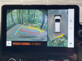 【パノラミックビューモニター】専用のカメラにより、上から見下ろしたような視点で360度クルマの周囲を確認することができます☆死角部分も確認しやすく、狭い場所での切り返しや駐車もスムーズに行えます。