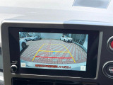 【バックカメラ】駐車時に後方がリアルタイム映像で確認できます。大型商業施設や立体駐車場での駐車時や、夜間のバック時に大活躍!運転スキルに関わらず、今や必須となった装備のひとつです!