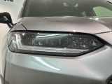 LEDヘッドライトは、点灯の瞬間から最大光量を発揮し、突然暗くなるトンネルなどでの安定感を高めます。