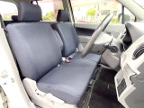運転席シート廻りは使用感も少なく、良好な状態となっています。前オーナー様が丁寧に使っていたことがよくわかりますね。