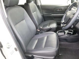 包み込むようなホールド感のあるシートでお車の操作性だけでなく、運転中の疲れも軽減!長時間の運転やお体をしっかりサポートします!