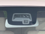 【スズキ セーフティサポート】走行中に前方の車両等を認識し、衝突しそうな時は警報とブレーキで衝突回避と被害軽減をアシスト。より安全にドライブをお楽しみいただけます。