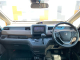 インパネ全体:視界が開けて前が見やすい設計です!安全に運転できます!
