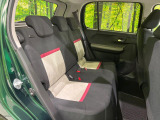 コンパクトカーですが、セカンドシートは十分な広さがあり快適にお乗りいただけます♪シートを倒して大きな荷物を積んだりと、用途の幅が広い1台です。