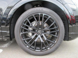 全車両に標準装備の純正アルミホイールは、純正ならではのバランスの良いデザインと、走行安定性をお楽しみ頂けます。