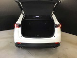 トランクスペースもご覧のとおり広々しております☆SUVならではの使いやすいトランクスペースに夢と希望以外に荷物もしっかり載せることができます☆