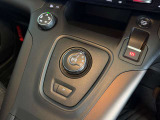 シフトレバーも操作性良く出来ています。運転縞柄ドライブモードを切り替え可能です