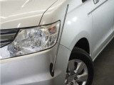 左前の死角を補助するコーナーポール装備!細い道や車庫入れの時に役立ちます。不要な時は収納できます