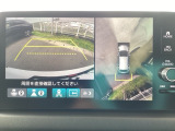 マルチビューカメラが周囲をしっかり映してくれるから、駐車が苦手でも安心。見えにくい場所もひと目でわかり、落ち着いて操作できます。
