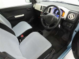 シンプルで使いやすいデザインの運転席です。