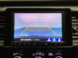 バックでの車庫入れも安心です! リアカメラが付いているバックモニター付のナビを装備しております。操作線もついており距離感も画面から確認できます。