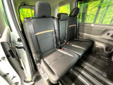 後部座席も気になるようなキズ・汚れやへたり等、大きなダメージはなく、良好な状態です。