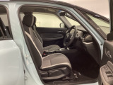シートはフィット性も良く、楽な運転姿勢を保てます。