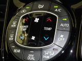 オートエアコンで快適な室内です。