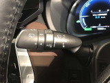 ワイパースイッチです。「INT」では間欠ワイパーの作動時間間隔を変更できます。リヤワイパーも操作できます。