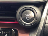 エンジンスタートスイッチです。キーが車内にあれば、エンジンの始動や停止はスイッチを押すだけ!キーを取り出す手間を省き、ワンプッシュで操作できるので簡単でスムーズです。