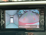 【アラウンドビューモニター】周囲を見渡せる映像で、スムースな駐車をサポートします