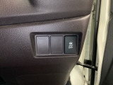 横滑り抑制機能を搭載し、滑りやすい路面での車両安定性を高めます。