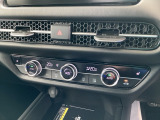 運転席・助手席、それぞれで温度調節が可能なオートエアコンです。シートヒーター付きなので、寒い日も快適です。